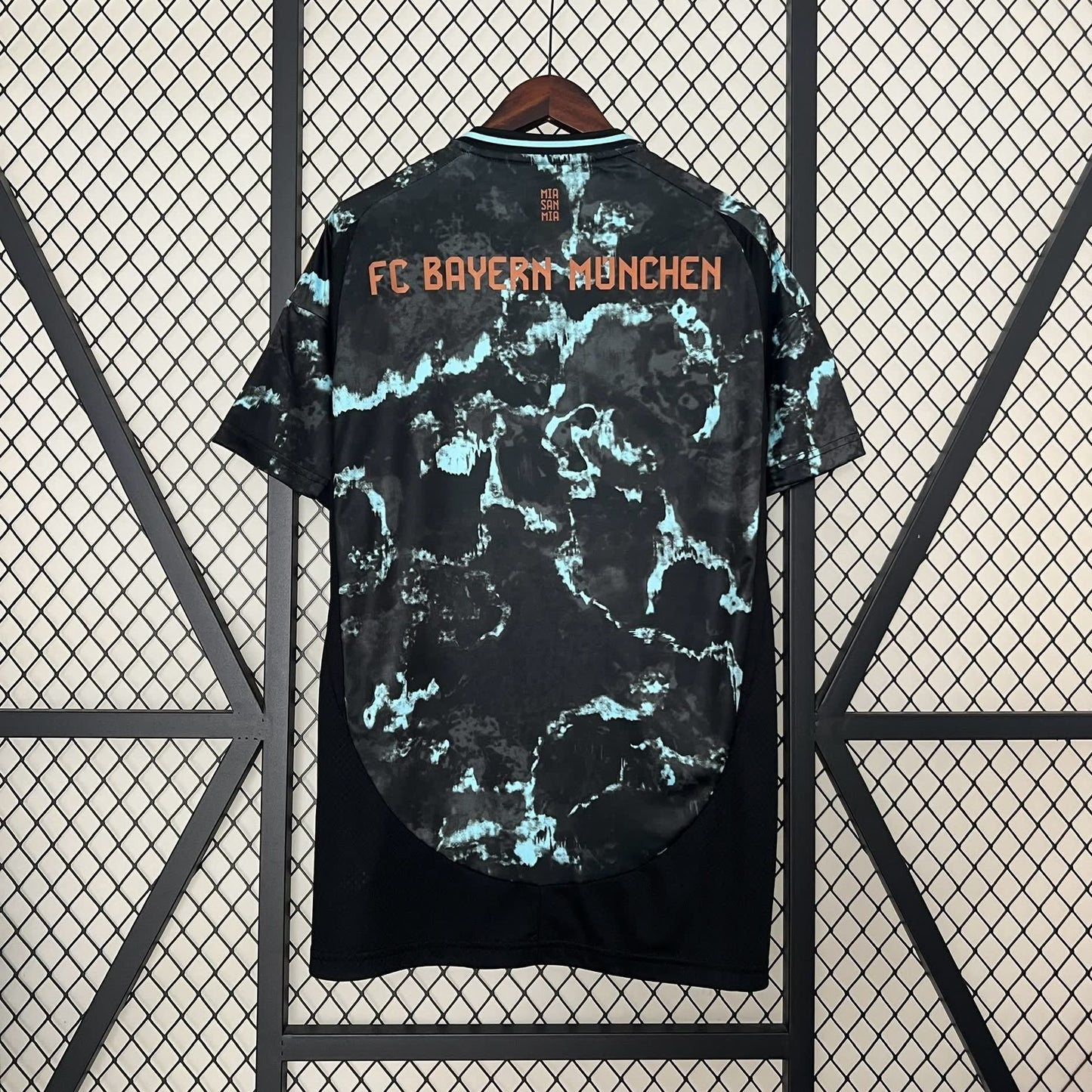 Camisola Bayern Munich 24/25 Alternativa