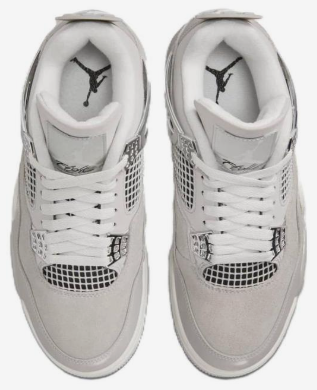 Air Jordan 4 Frozen Moments